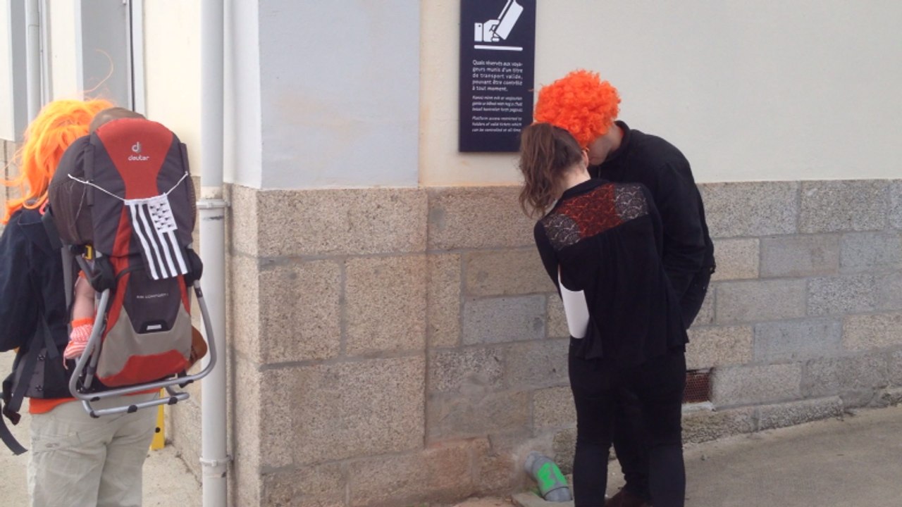 Action du collectif Ai'ta à la gare