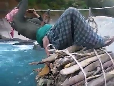 Kadın Dediğin Böyle Olmalı Sarp Komando Gibi