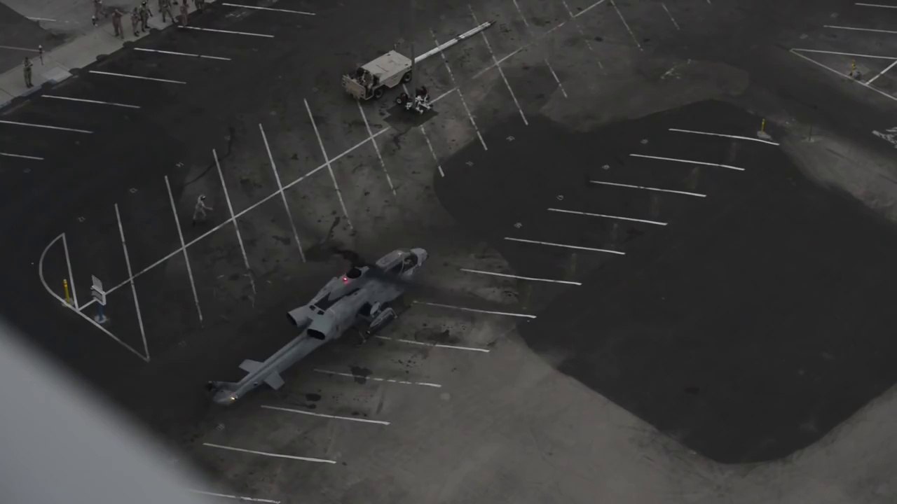 US Combat Helicopters Landing in Middle of Urban Lamp Post - AH-1 SuperCobra  UH-1Y Huey in Phoenix