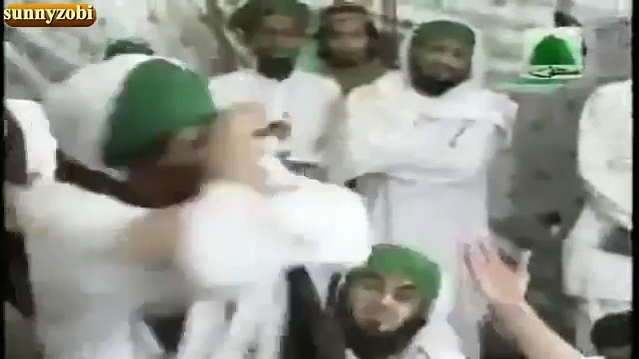 Molvi Funny Nagin Dance In Front On Camera - Funny Pakistani Molvi