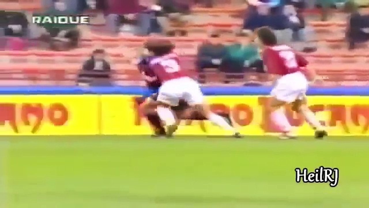 Những pha xử lý làm nên thương hiệu người ngoài hành tinh Ronaldo