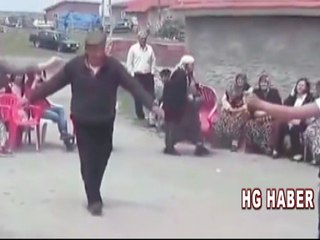 Yok böyle bir oyun oynayışı Köylü Kızlarımızın Yeni Modası !!!