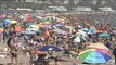 Sólo la playa alivia las altas temperaturas que se registran en toda España