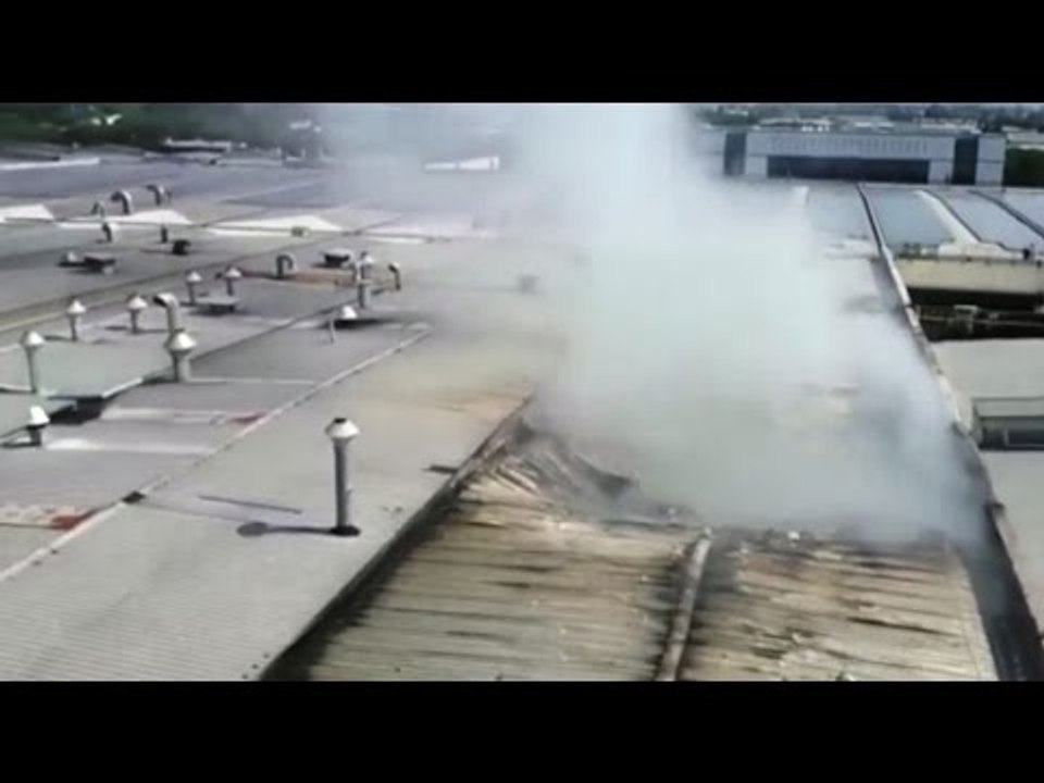 Prato - Incendio allo stabilimento della Giunti Editore (01.07.16)