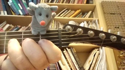 Little Mouse Play Guitar - מורה לגיטרה במודיעין