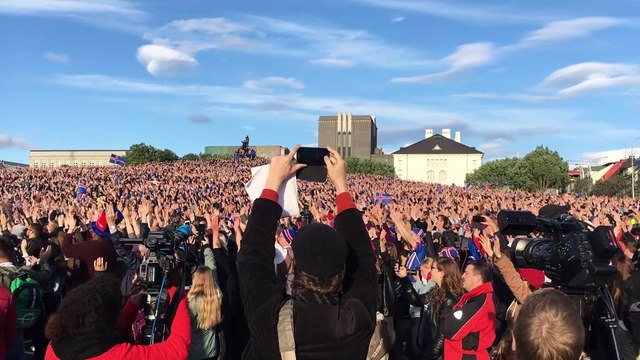 Euro 2016 : L'incroyable clapping des supporteurs islandais