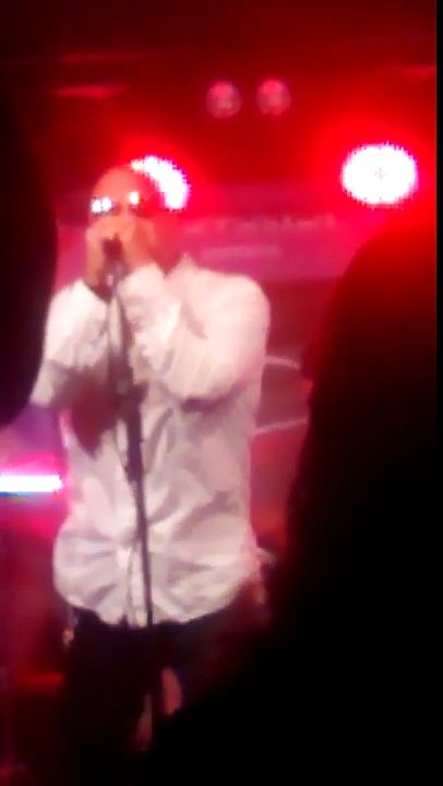 Jaílson Mendes cantando Crazy Train