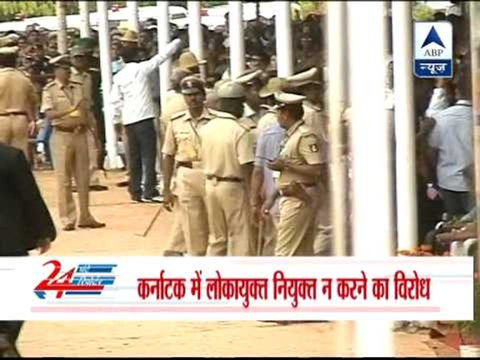 Activist held for throwing pamphlets at Karnataka CM