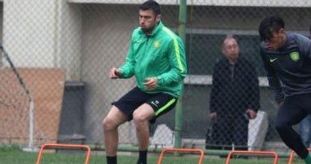 Burak Yılmaz Rakibiyle Kavga Etti
