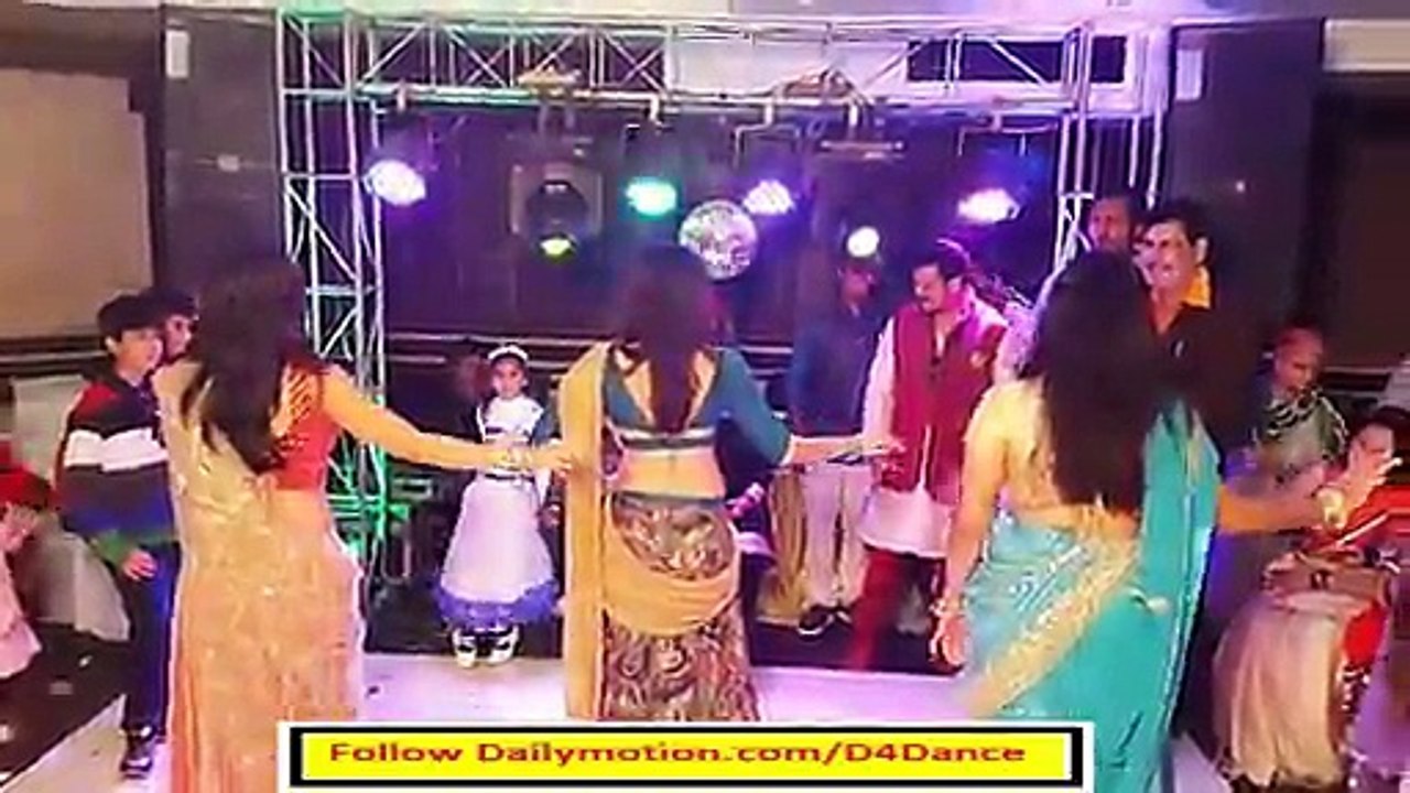 Pakistani Lahori School Girls Dance - Baby Doll - HD