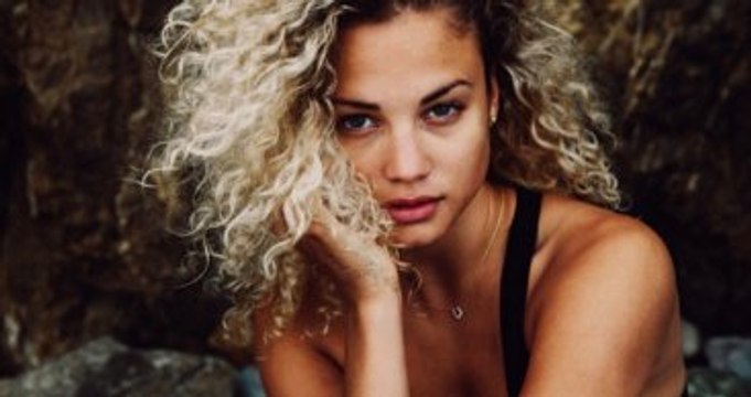 Gregory van der Wiel'in Sevgilisi, Türkçe Şarkı Söyledi