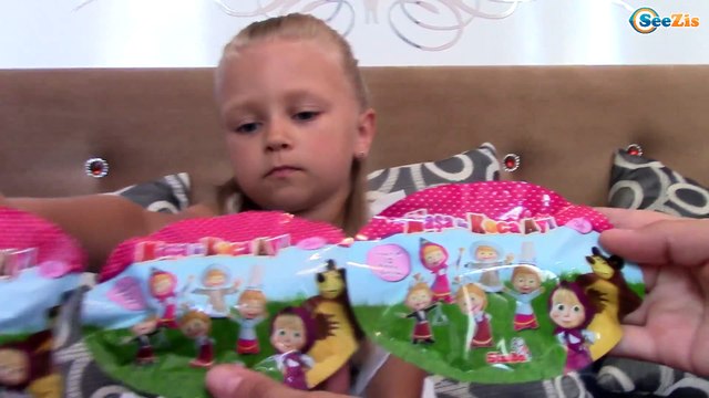 Маша и Медведь - Игрушки для детей. Ярослава купается в бассейне. Yaroslava Bath Time