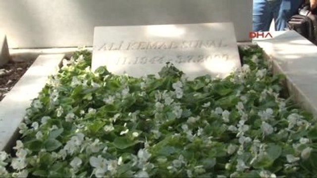 Kemal Sunal Mezarı Başında Anıldı