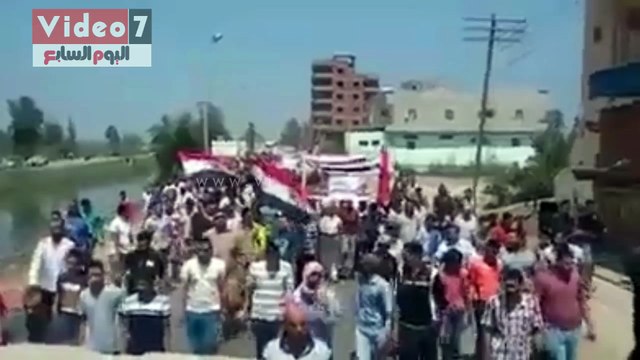 أهالى تفتيش السرو بدمياط يشيعون جثمان المجند عمر الريس شهيد العريش