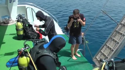 Terör Saldırısında Ölenler İçin Su Altında Namaz Kıldılar