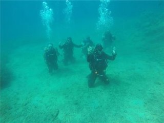 Terör Saldırısında Ölenler İçin Su Altında Namaz Kıldılar