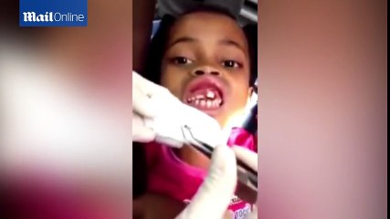 Une fille de 10 ans sent quelque chose bouger dans sa bouche, ce que les docteurs découvrent? OH MON DIEU!!!