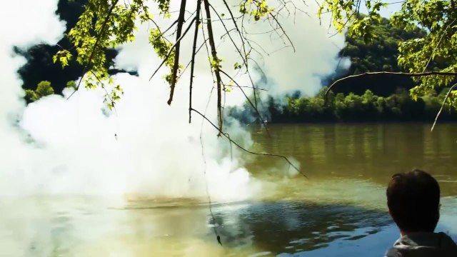 Что будет, если бросить кусок натрия в воду? Очень похоже на рыбалку с динамитом, но веселее. Обязательно смотрите!