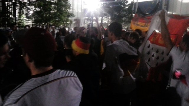 Euro à Bordeaux : Les supporters allemands dansent sur les Pèlerins de Navarre