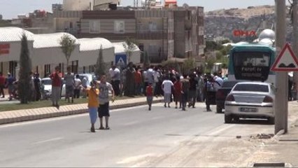Şanlıurfa?da Su Kesintisini, Yol Kapatarak Protesto Ettiler