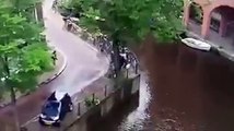 Crazy Road Rage in Amsterdam - Porsche Cayenne hunts a Speedboat and sinks car at once