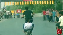 One wheeling Craze In Pakistani - Teen Aged Motorcyclists || Pakistani Bike Wheelers