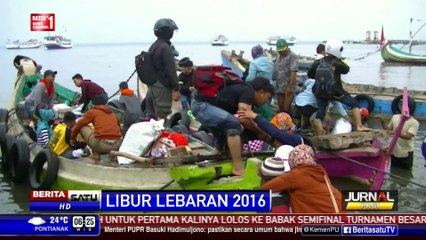 Rela Desak-desakan Naik Perahu Barang untuk Mudik