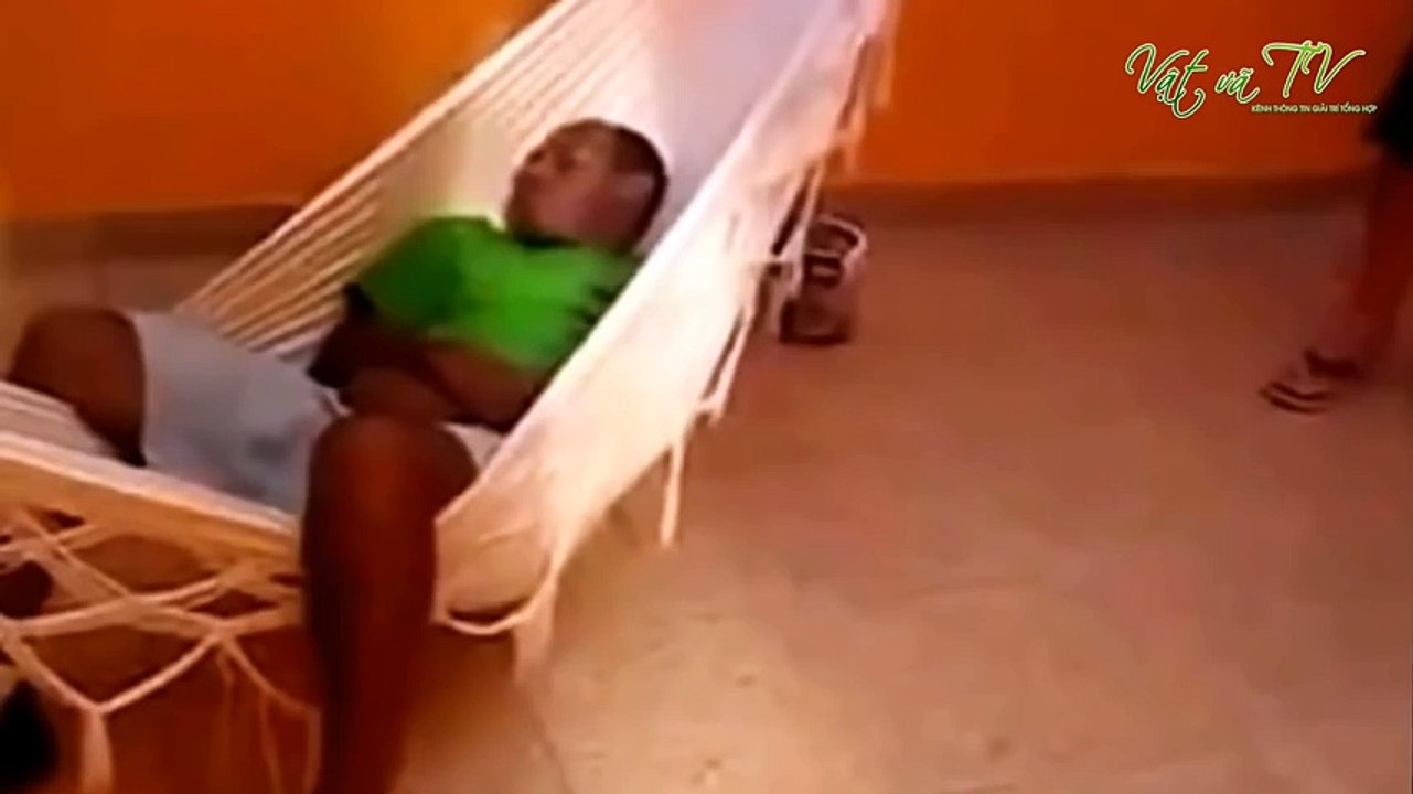 Funny Videos Of People Falling 2016