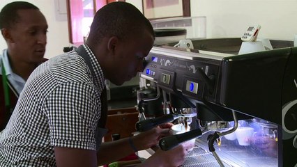 محبو الشاي في كينيا يكتشفون طعم قهوتهم الوطنية الفاخرة