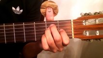 Ce pouce joue de la guitare comme un pro !