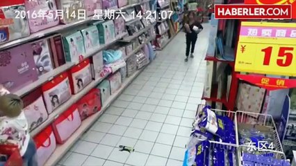 Markette Kadına Cin Çarpması - Çin