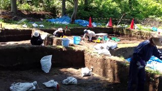 2012-06-27花沢温泉の近くで発掘調査中
