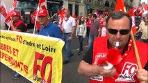 700 personnes défilent à Tours