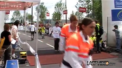 Attention à la mousse lors d'une course de rollers
