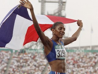 J-7 : Marie-José Pérec, la divine athlète