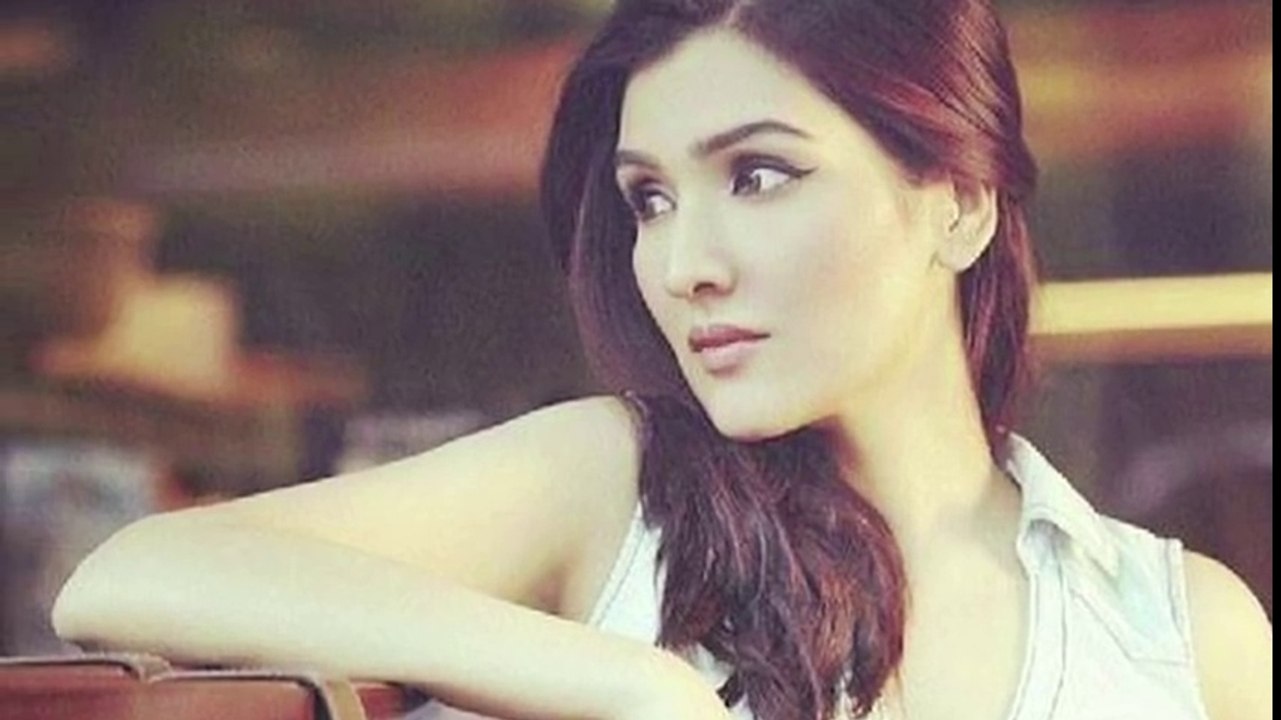 Govinda’s Daughter Tina Ahuja Hot Look In Bikini