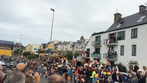 Le départ de l'étape Granville - Angers depuis la foule