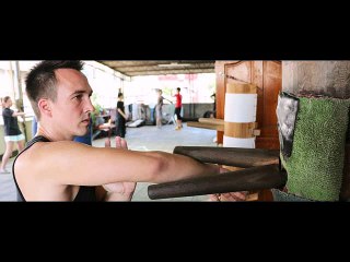 Simple wingchun wooden dummy make chinese martial arts enthusiasts famous in the world !