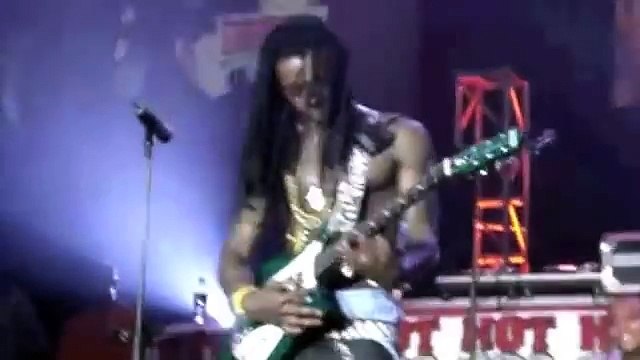 Solo de guitare de Lil Wayne.. Qui sait pas jouer haha