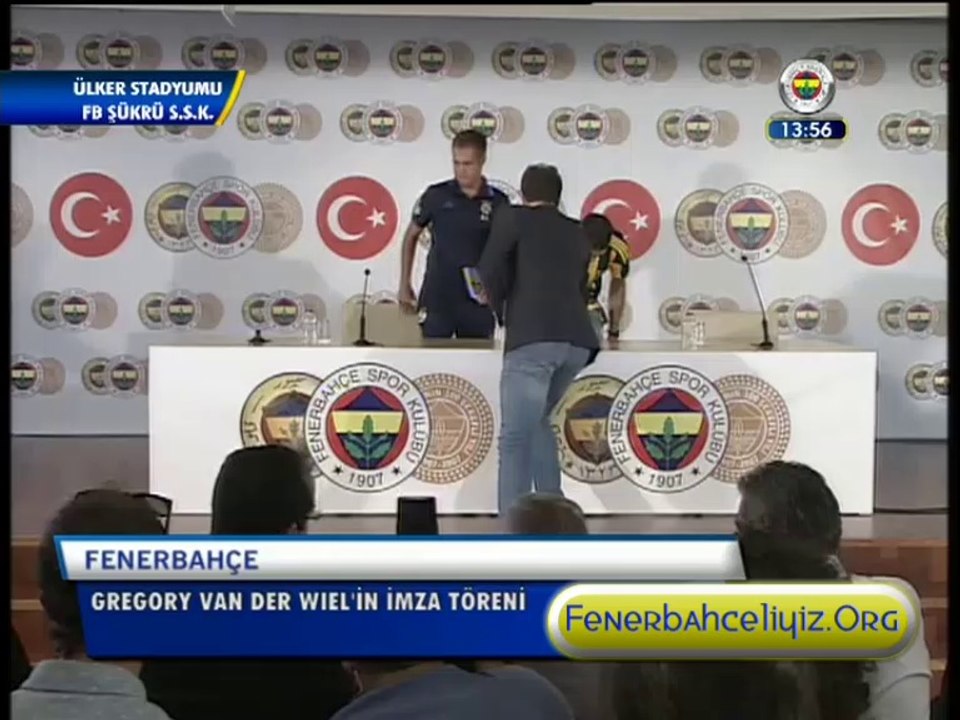 Gregory van der Wiel'in imza töreni 04/07/2016 FB TV