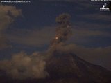 Webcam Timelapse Captures Nightime Volcanic Eruption in Mexico