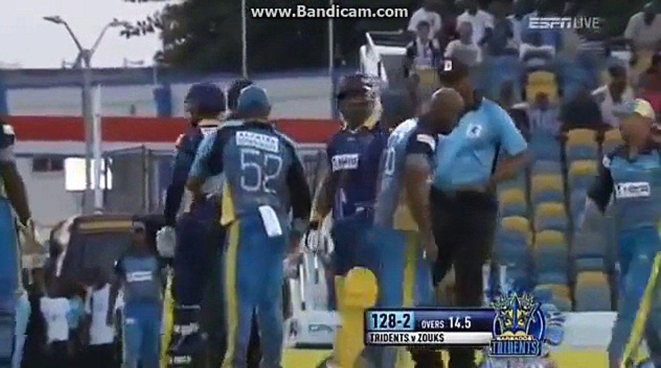 Intense Fight Between Shoaib Malik and Tino Best in CPL