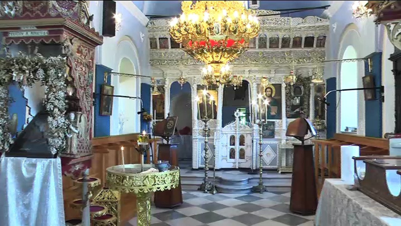 Τελευταίος σταθμός στα Πατρικά. - Η εκκλησία και το "Σχολείο" του χωριού - 020416 02