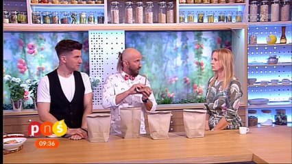 Il rate son tour de magie et plante un clou dans la main de la présentatrice