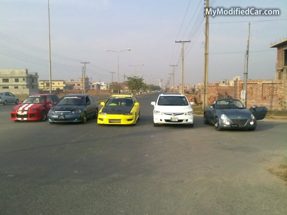 Pakistan Street Racing - Pakistani Guys Car Drifting & Racing