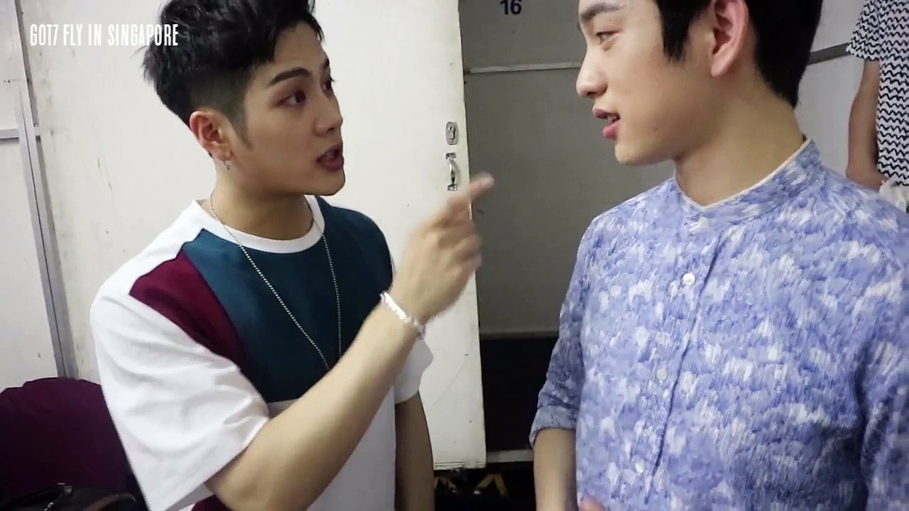 [ENG SUB] 160701 GOT7 FLY IN SINGAPORE – GOT7 걸그룹으로 대변신!