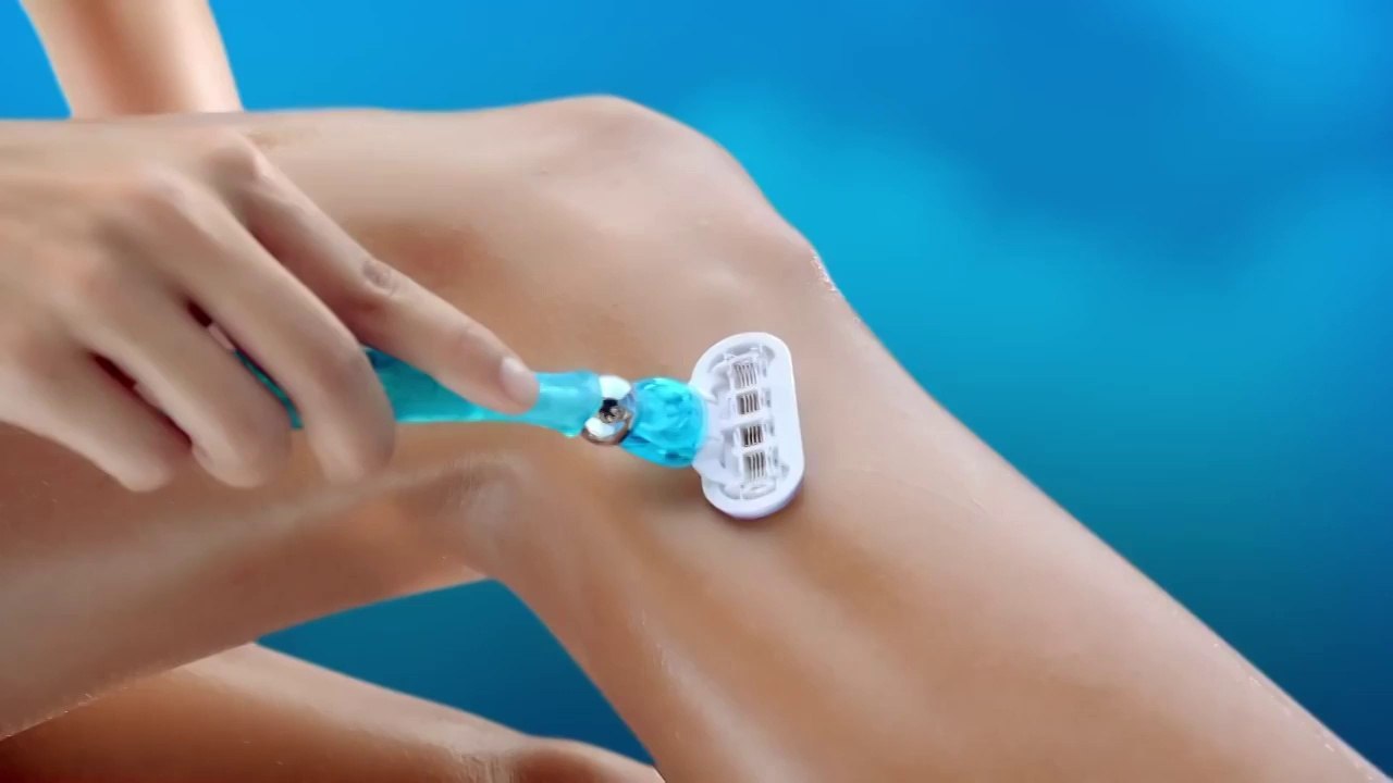 Gorgeous blonde shows her sexy legs