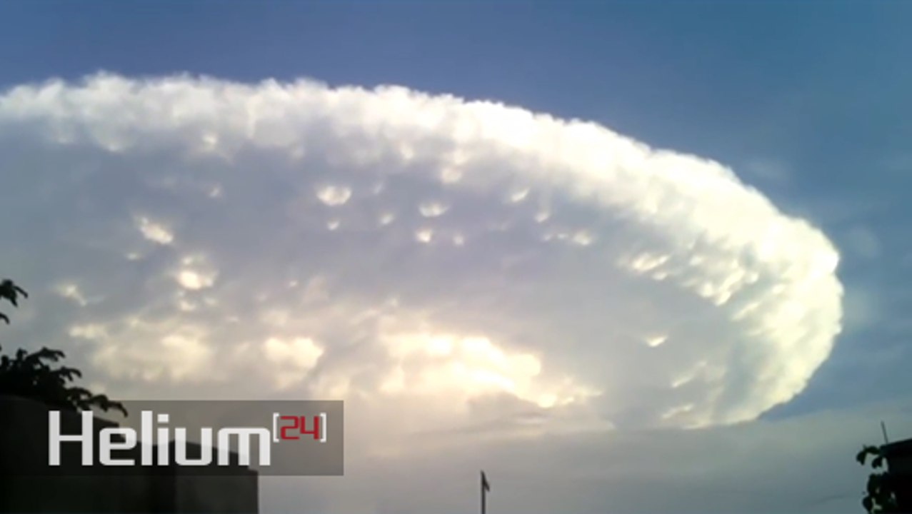 Enorme OVNI nodriza camuflado aparece sobre Cartagena, Colombia