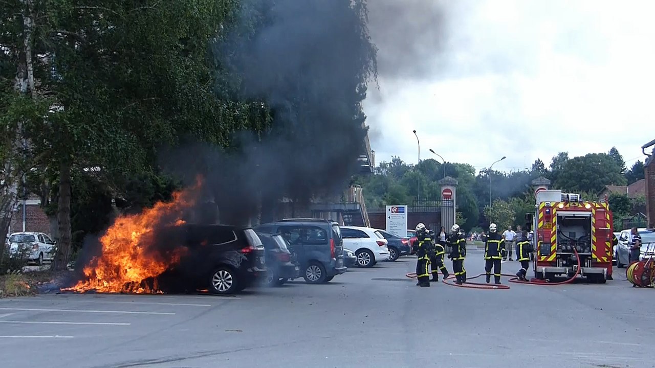 Une voiture prend feu à Abbeville