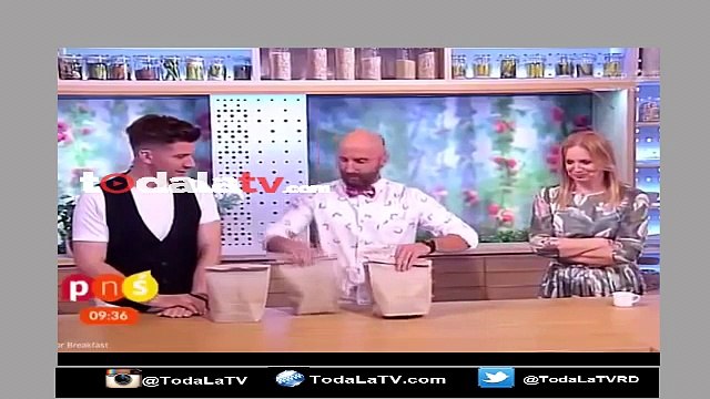 Un mago comete un errorcito en truco de magia -Video